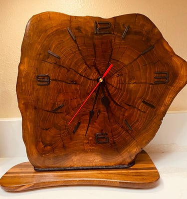 Edged wooden slab clock for table or shelf.