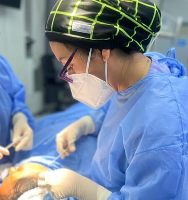 Dra. Lilyan-Marissel - Cirugía-Plástica-y-Estética-sala-operaciones-lifting-facial-rejuvenecimiento
