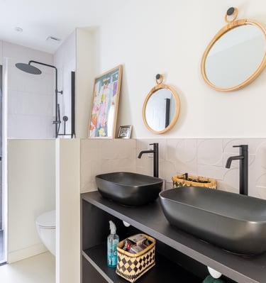 2ème salle de douche avec sanitaires