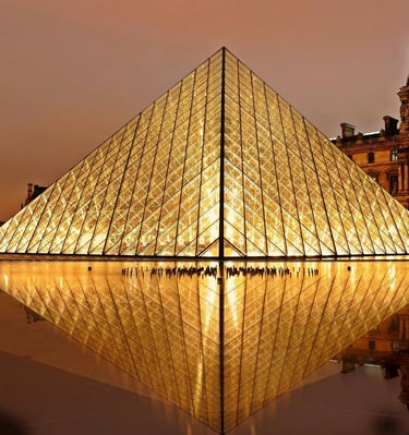 louvre museum illuminated at night