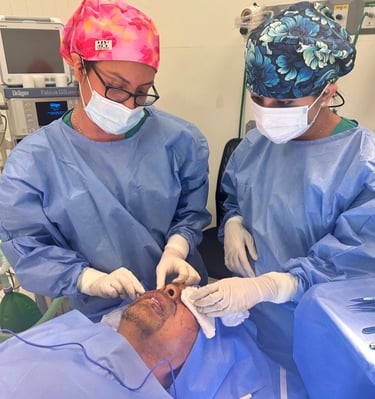 Dra. Lilyan-Marissel - Cirugía-Plástica-y-Estética-sala-operaciones-blefaroplastia-rejuvenecimiento