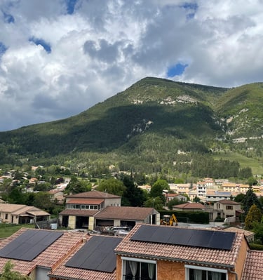 Installation de panneaux photovoltaïques réalisée par la société ALSUN ENERGY