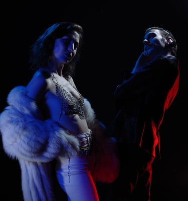 Portrait de LOCA et Greg Elkouby dans une lumière luxueuse