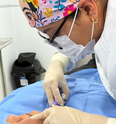 Dra. Lilyan-Marissel - Cirugía-Plástica-y-Estética-sala-operaciones-rejuevenecimiento-facial-fillers