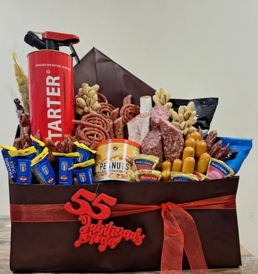 Maisto puokštė su buteliu. Panevėžys. Dovana vyrui