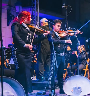 Violinista y trompeta en serenata romántica