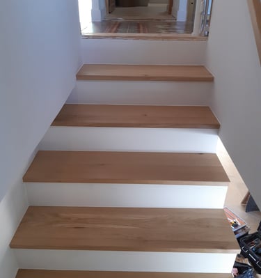 Marches escalier chêne sur-mesure et main courante L'AGENCEUR