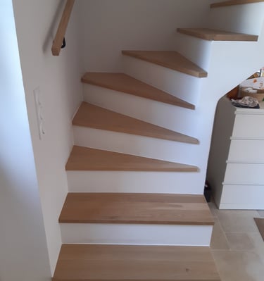Marches escalier chêne sur-mesure et main courante L'AGENCEUR