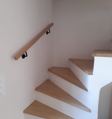 Marches escalier chêne sur-mesure et main courante L'AGENCEUR