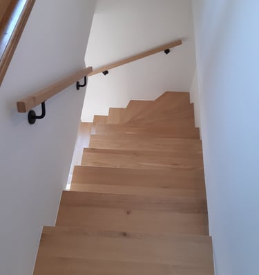 Marches escalier chêne sur-mesure et main courante L'AGENCEUR