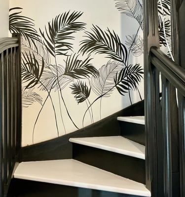 fresque escalier palmiers noir et blancs peinture main sur mesure peintre Normandie Caen