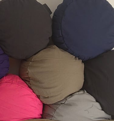 set of yoga zafu for rent