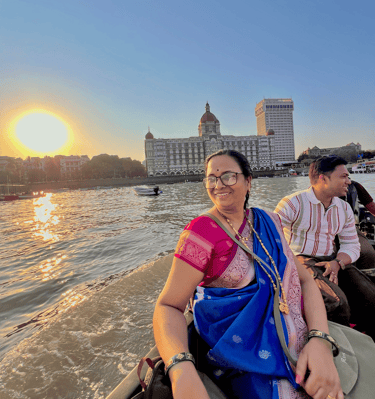 a woman in a sari sari sari sari sari sari