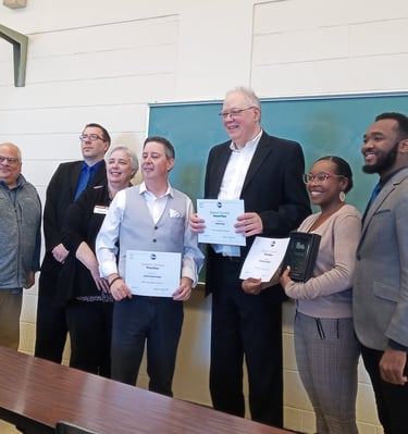 Remise de prix au club Toastmasters Vallée-du-Richelieu avec photo de groupe.