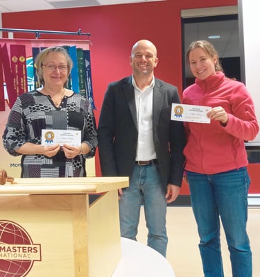 Photo de groupe avec les lauréats Méritas au Toastmasters Vallée-du-Richelieu.