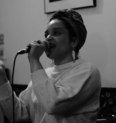 Portrait noir et blanc de Chrystelle Baba