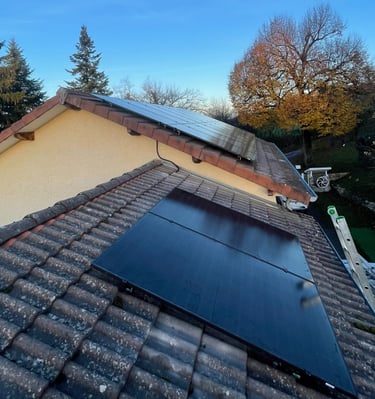 Installation de panneaux photovoltaïques réalisée par la société ALSUN ENERGY