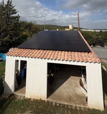 Installation de panneaux photovoltaïques réalisée par la société ALSUN ENERGY