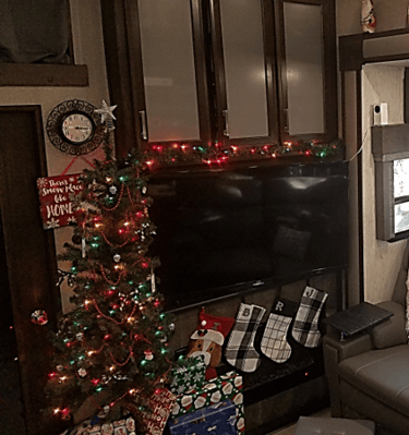 rv livingroom decorated for Christmas