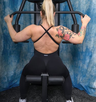 Model lifting weights during a fitness themed photoshoot at Pretty in Pixels Rotherham