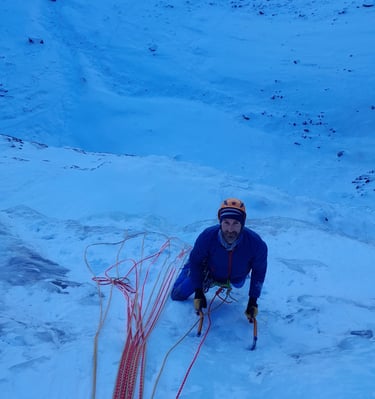 Escalada en hielo en Pirineos, cascada Freezante Gavarnie