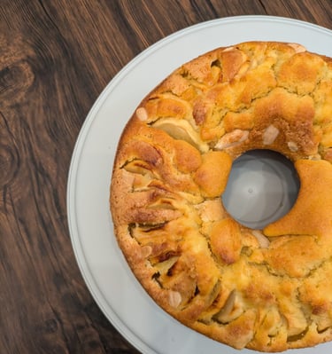 Una colazione con torte appena sfornate