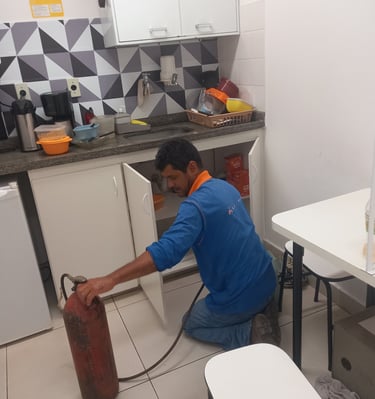 Desentupidora de pias, ralos e vasos sanitários em Várzea Grande - Soluções rápidas para entupimento