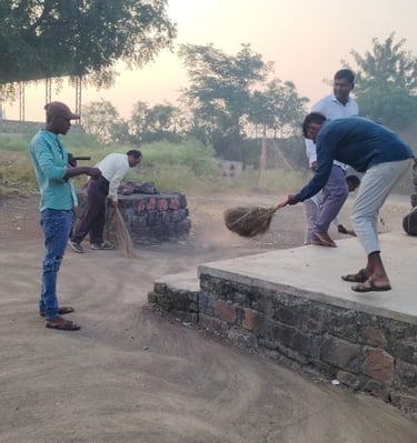 नाविन्य पूर्ण उपक्रमांतर्गत खिर्डीसाठे येथे गावांतर्गत साफसफाई मोहीम राबविण्यात आली