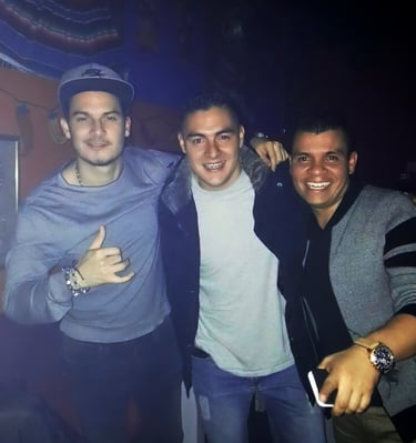 Clientes disfrutando del Mariachi Montreal en fiesta privada con música mexicana en vivo