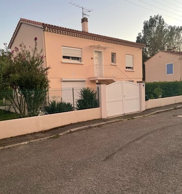 Façade peinte complétement avec une peinture isolante, sans aucune modification architectural