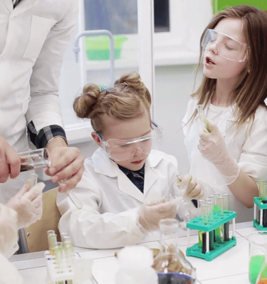 Hound Dog News for Kids S1 E1 Kids curious about learning science and working together to achieve