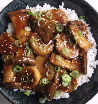 Rice Bowl with Oyster Mushroom Sauce