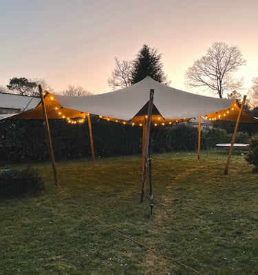 tente stretch, tente nomade, couché de soleil, éclairage guirlande guinguette