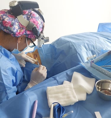 Dra. Lilyan-Marissel - Cirugía-Plástica-y-Estética-sala-operaciones-blefaroplastia