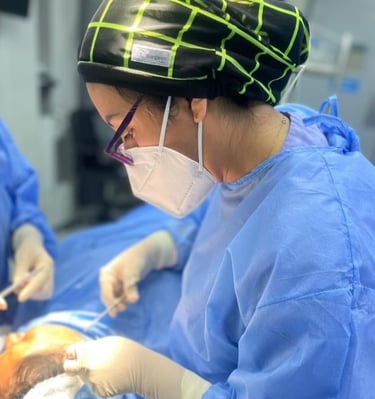 Dra. Lilyan-Marissel - Cirugía-Plástica-y-Estética-sala-operaciones-lifting-facial-rejuvenecimiento
