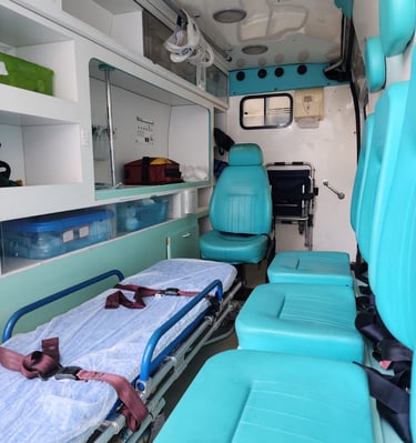 ambulância preparada para atender paciente