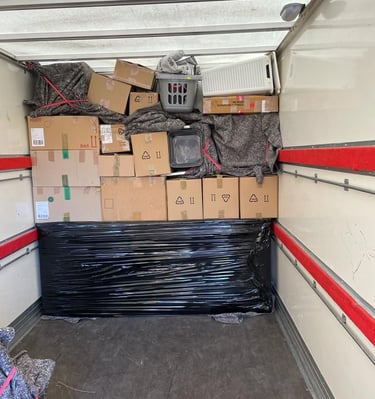 Meubles protégés dans une camionnette