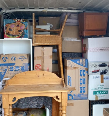 Transport de mobilier dans une camionnette