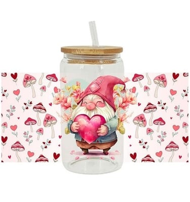 Soda glass with a gnome holding a heart and mushroom-themed background.