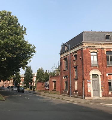 Façade de l'immeuble de bureau bien situé et récemment rénové