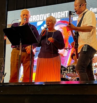 Eyen Georgia on stage singing with friends