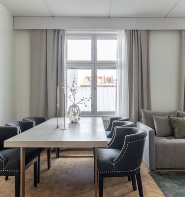 Olohuoneen 6hlö pöytä