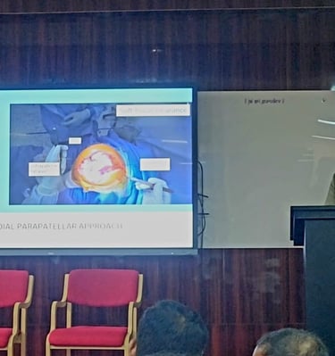Dr Vijay Chandar giving a lecture on Surgical Procedure of Total knee replacement
