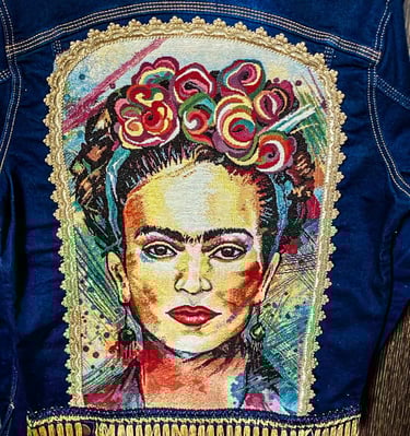 Frida-pintura-textil-apliques de tela y randas sobre jean
