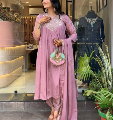 a beautiful lilac heaavy kurti pant duppatta set 