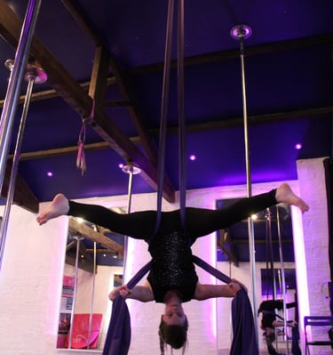 Image of student at Sxefit aerial silks class upside down