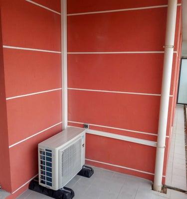 Groupe monosplit sur support Ruberfoot.