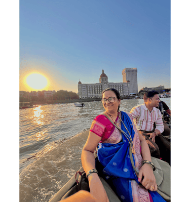 a woman in a sari sari sari sari sari sari