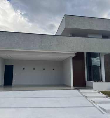 Residência térrea moderna com garagem e projeto estrutural residencial.