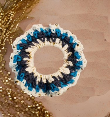 a crochet hair tie